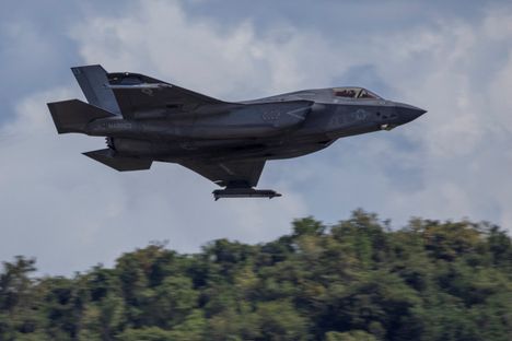 Venezuelan iskuissa käytettiin tiettävästi merijalkaväen F-35B-hävittäjiä. Sellainen kuvattiin Yhdysvaltain Puerto Ricon tukikohdassa nousemassa ilmaan iskujen jälkeen 4. tammikuuta.