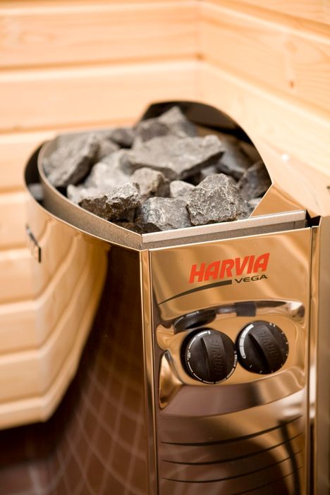 Sähkösaunoissa ei nykyään ole enää pelkästään kahta vipua – aikaa ja tehoa – eikä ohjauspaneeli sijaitse välttämättä enää kiukaassa tai edes koko saunassa.
