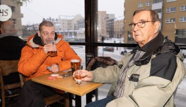 Vuosikymmeniä Kolmessa Kaisassa istuneet kanta-asiakkaat saapuivat hyvästelemään ravintolan