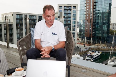 Tapio Lehtinen syksyllä 2023, ennen lähtöään maailmanympäripurjehdukselle.