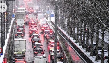 Myrskytuulet ovat tuoneet rankkasateita, lumipyryjä ja korkeita aaltoja eri puolille Eurooppaa, vaikutuksia Walesista Turkkiin