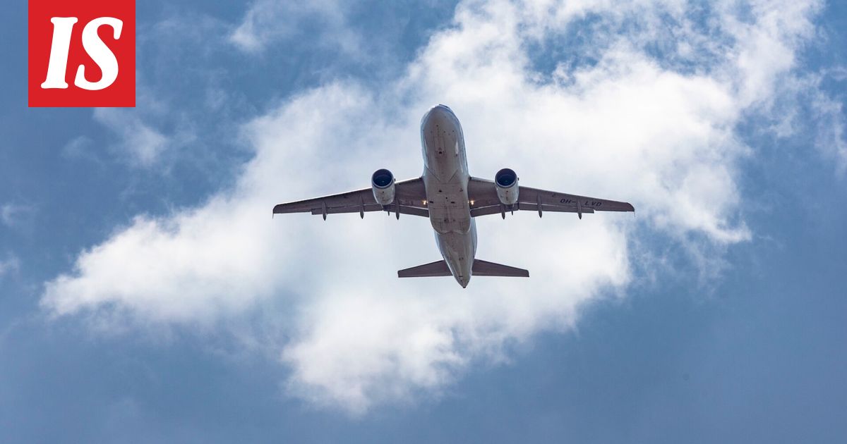 Finnairin kone kolaroi jäänpoistoauton kanssa