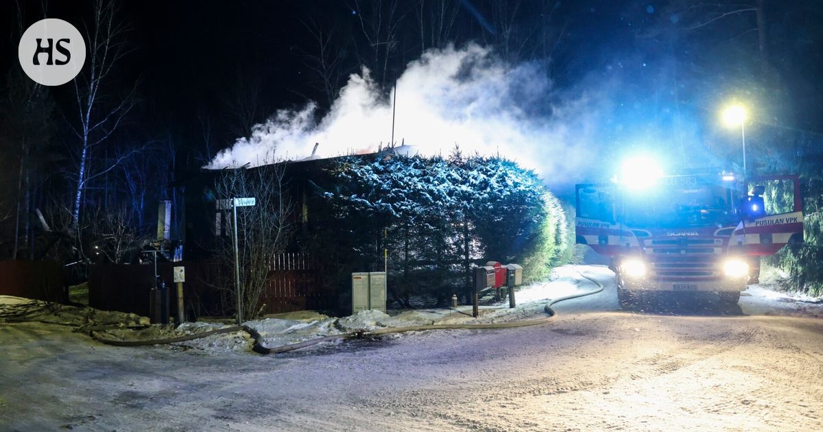 Omakotitalo ja pihasauna tuhoutuivat täysin tulipalossa
