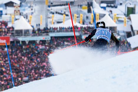 Eduard Hallberg taisteli voitosta Adelbodenin legendaarisessa Chuenisbärglin rinteessä.