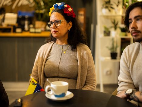 Kaikki haastatellut eivät halunneet tulla kuvatuiksi, sillä he kertovat pelkäävänsä edelleen Venezuelassa olevien perheenjäsentensä puolesta. Kuvassa Ninova Bermúdez Cuenca.