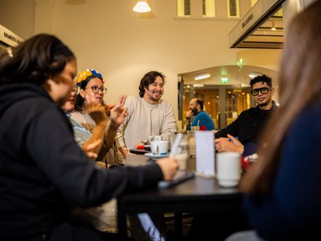 Ninova Bermúdez Cuenca (vas.), Jhon Rivas ja Emiliano Rivero haluaisivat ihmisten ymmärtävän, millaisessa todellisuudessa venezuelalaiset ovat eläneet kotimaassaan.