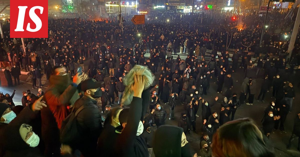 Tilanne kiristyy Iranissa – sairaalat täyttyvät kuolleista