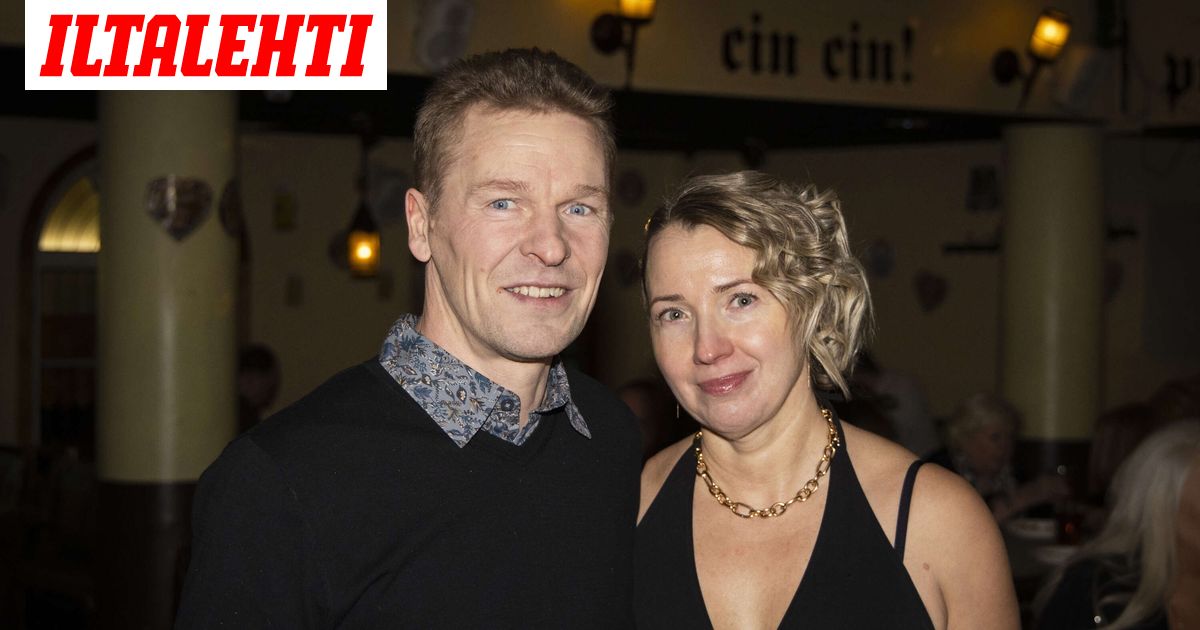 Toni Nieminen julkaisi paidattoman videon kokkaustreffeistä Janet-rakkaansa kanssa – Janne Ahoselta hervoton kuitti