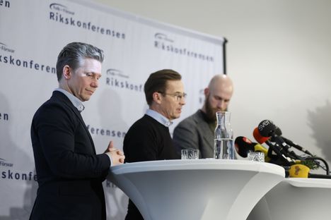 Puolustusministeri Pål Jonson ja pääministeri Ulf Kristersson kertoivat, että tarkoituksena on vastata esimerkiksi sabotaasin uhkaan.