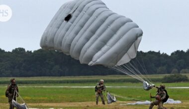 Laskuvarjojoukoissa tehtiin natsitervehdyksiä ja käytettiin kokaiinia – 19 erotettiin