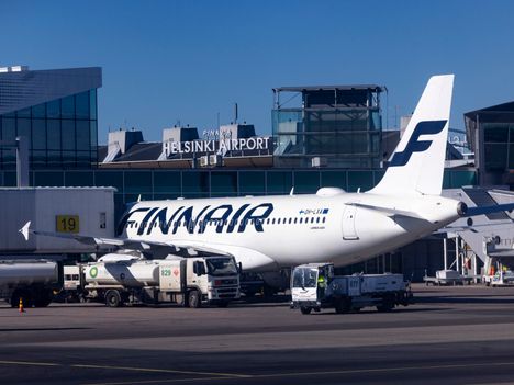 Finnairin lentokone Helsinki-Vantaan lentokentällä viime vuoden maaliskuussa.