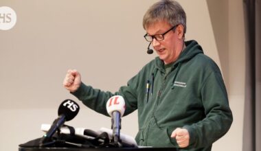 Teemu Keskisarja luennoi ”väestönvaihtojen historiasta”, kaikki kiinnostuneet eivät mahtuneet saliin