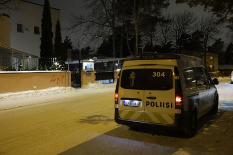 Poliisi oli paikalla suurlähetystöllä maanantai-iltana noin kello 22.
