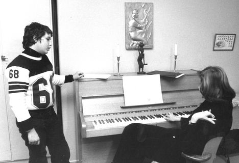 Kenneth Rubanowitschin hepreaksi laulettu ”Kalinka” meni hyvin, ja Pirkko-Leena Otonkoski lupailee Kennethille paikkaa Cantores Minoresin koulutusryhmässä.