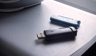 Pirkanmaalaiselta kirpputorilta löytyi muistitikku täynnä koronatietoja – hyvinvointialue tekee rikos­ilmoituksen | Kotimaa