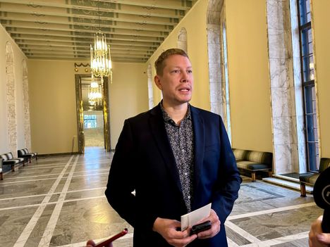 Lindström kertoo, ettei hän ole saanut kovia väitteitä esittänyttä Ville Meristä kiinni.