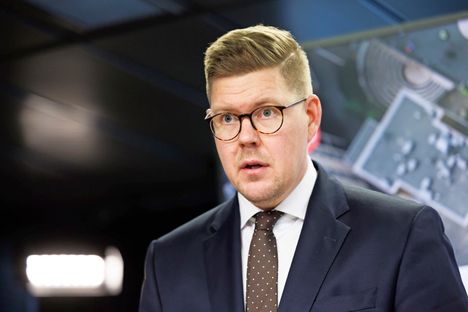 Sdp:n puheenjohtaja Antti Lindtman kanstoo, ettei avustajien kohtelun kommentointi kuulu hänelle puolueen puheenjohtajana.