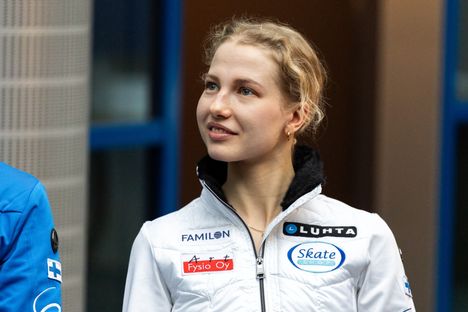 Juulia Turkkila harjoitteli viime vuonna ajoittain yksin, kun hänen parinsa Matthias Versluis kärsi loukkaantumisesta.