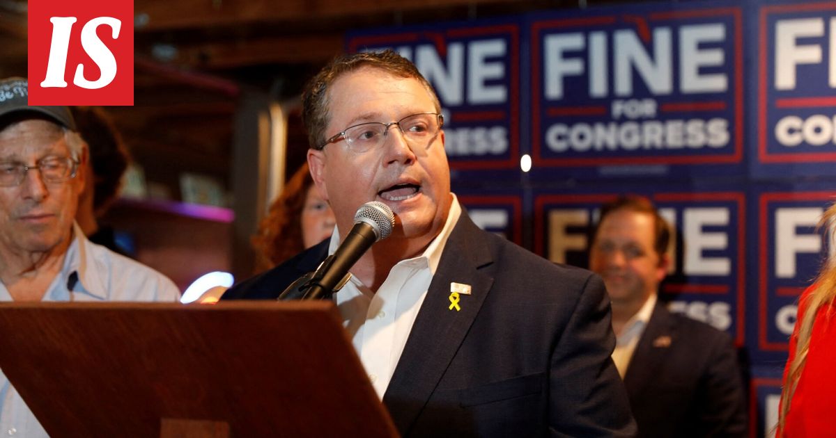 Pekka Toveri vastaa viestipalvelussa kongressiedustajalle Grönlannista napakasti