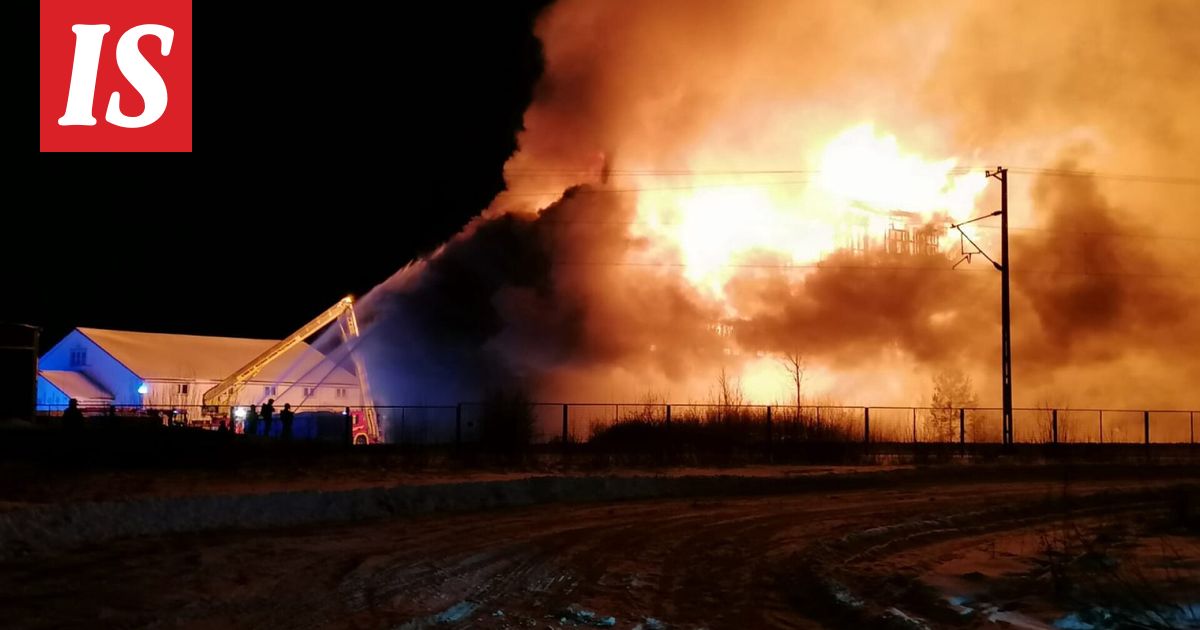 Kuivurirakennus ilmiliekeissä – kuva näyttää hurjat tuhot