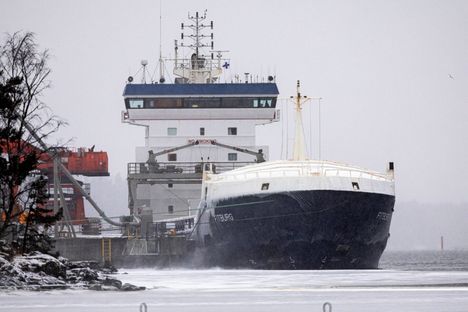 Rahtilaiva Fitburgia epäillään kaapelirikosta Suomenlahdella uudenvuodenaattona.