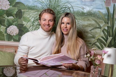 Nico ja Vivian Rosberg ovat olleet naimisissa yli kymmenen vuotta. Perheeseen kuuluu myös kaksi tytärtä.