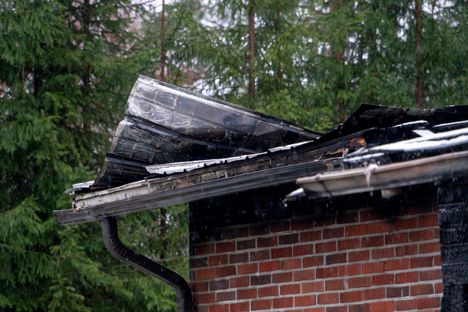 Savonlinnan Louhen kylässä paloi omakotitalo itsenäisyyspäivän aamuna 6.12.2025 ja neljä ihmistä kuoli.