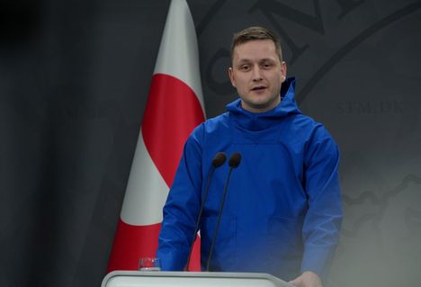 Jens-Frederik Nielsen on Grönlannin pääministeri. Kuva on tiistain lehdistötilaisuudesta.