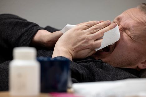 Kun kuume hellittää, tartuttavuuskin laskee. Nuha voi silti jatkua vielä viikkoja.