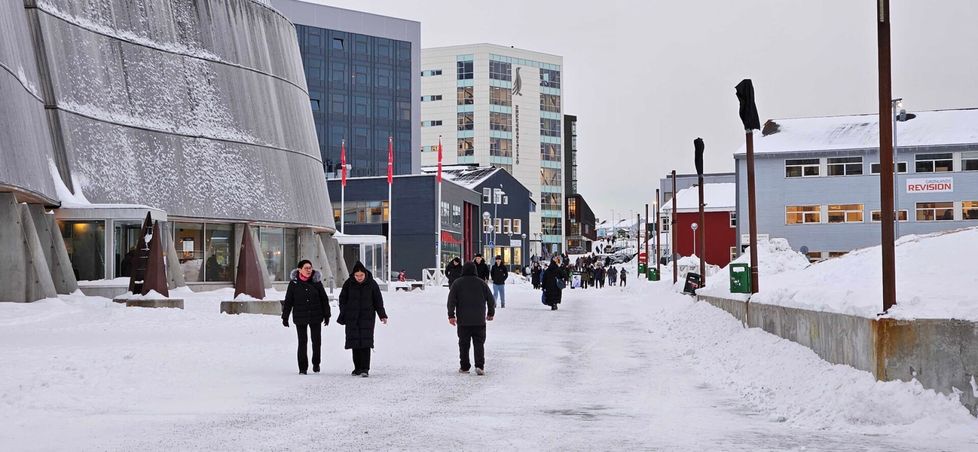 Grönlannin pääkaupungin Nuukin keskustassa oli harmaan talvista tiistaina.