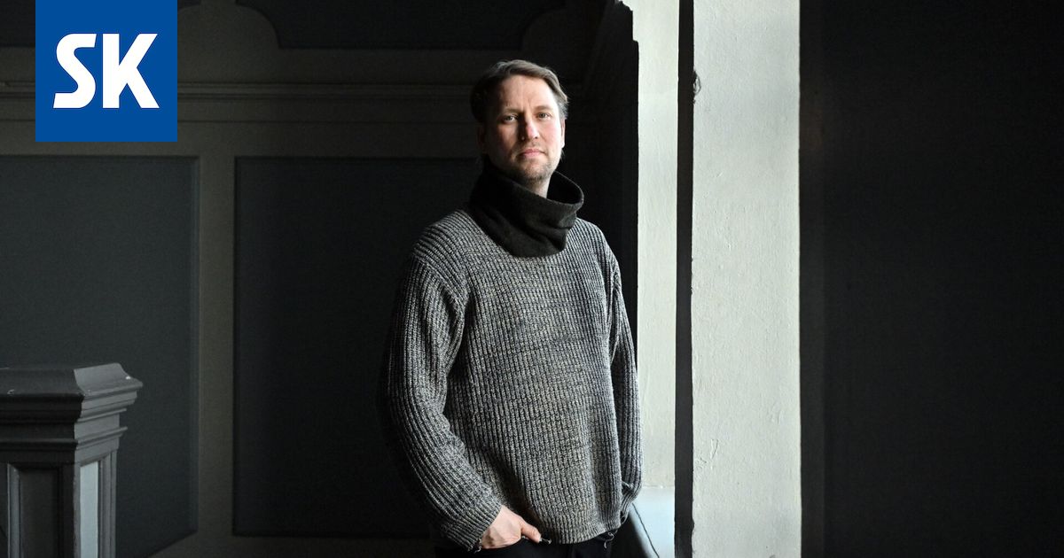 Mediataiteilija Niko Tiaisen teoksia ollut esillä 32 maassa - hän kohtaa ”normaaleja katastrofeja” kuten kahlaa torakoiden sassa tuhkavellissä