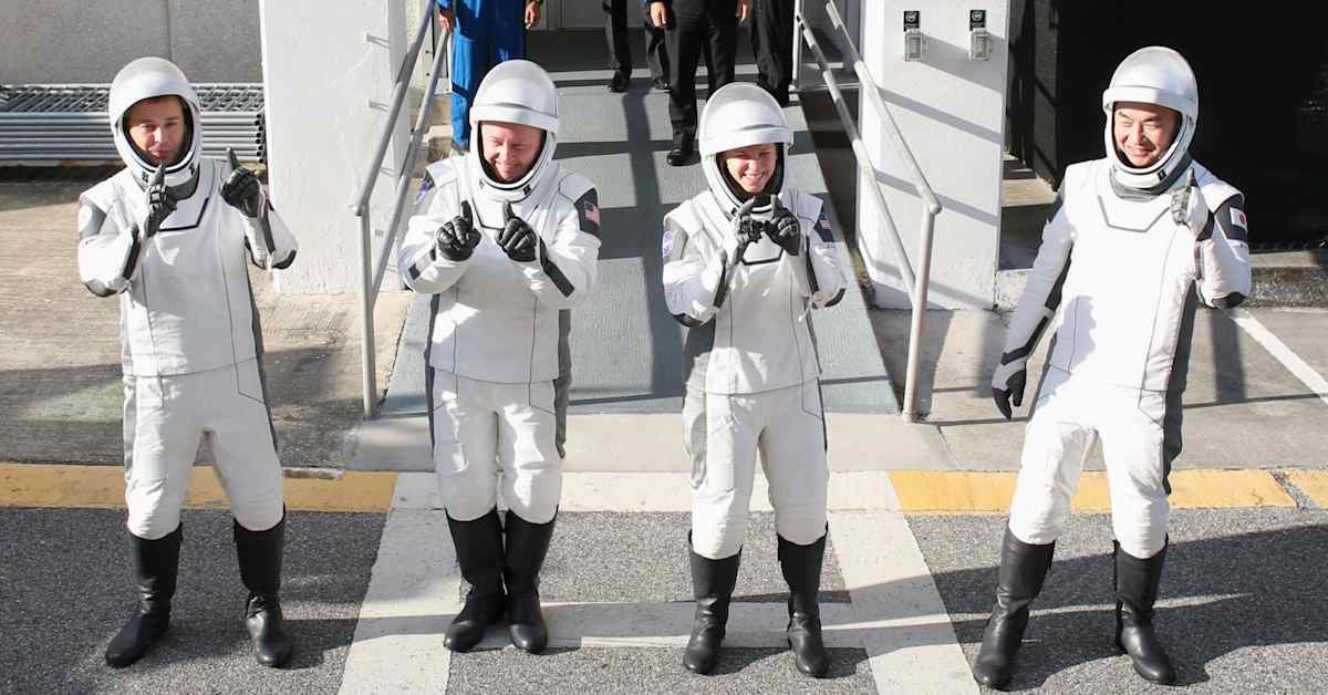 Neljän hengen miehistön paluu ISS:ltä alkanut, taustalla terveyssyyt | Uutisia lyhyesti