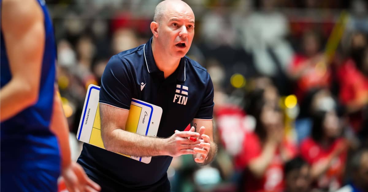 Lentopallomiesten entinen valmentaja Joel Banks sai jälleen potkut – joukkue liigassa kakkospaikalla | Urheilua lyhyesti