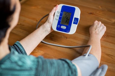 Omasta verenpaineesta on hyvä olla tietoinen. Arvon kertoo verenpainemittari.