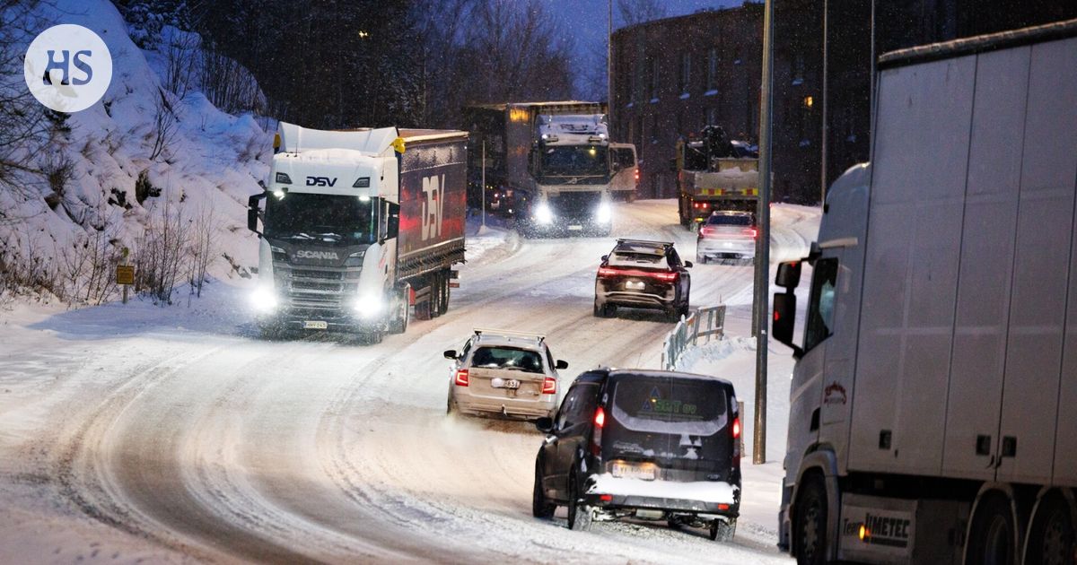 Ajokeli muuttumassa huonoksi lumisateen takia
