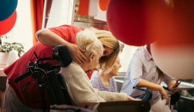 Yksityisen puolen hoitajat haluavat julkisen sektorin palkat – sehän ei meille käy, sanoo työnantaja | Politiikka