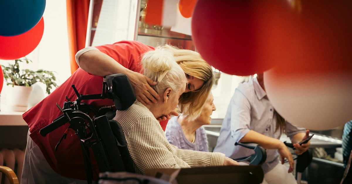 Yksityisen puolen hoitajat haluavat julkisen sektorin palkat – sehän ei meille käy, sanoo työnantaja | Politiikka