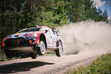 Teemu Suninen lennätti Hyundain ralliautoa vuonna 2023.