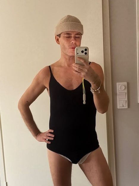 Saarinen veti naisten bodyn päällensä.