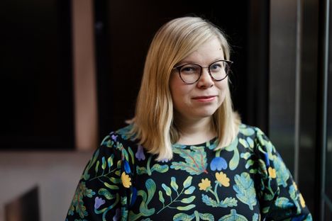 Vihreiden kansanedustaja Saara Hyrkkö kertoo kohdanneensa itse epäasiallista käytöstä toimiessaan eduskunta-avustajana.