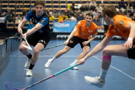 Eetu Sorvali (taustalla) viimeisteli Oilersin toisen maalin.