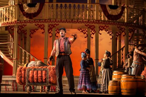 Washington National Opera muistetaan esimerkiksi Plácido Domingon johtajakaudesta 1996–2011. Kuva Show Boat -musikaalin esityksestä vuodelta 2013.