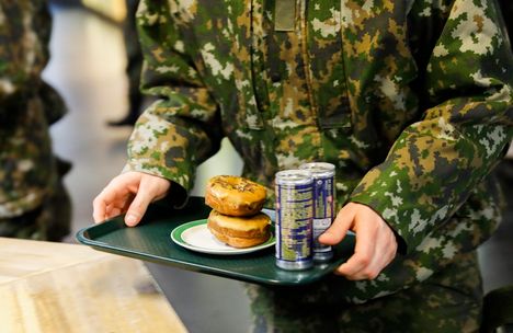 Esimerkiksi energiapitoinen ravinto voi auttaa toimintakyvyn ylläpitämisessä kovilla pakkasilla.