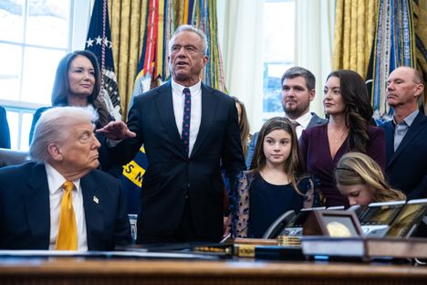 Robert F. Kennedy Jr. on Yhdysvaltain terveysministeri. Hänet tunnetaan muun muassa rokotekriitikkona ja terveysalan salaliittoteorioiden levittäjänä.