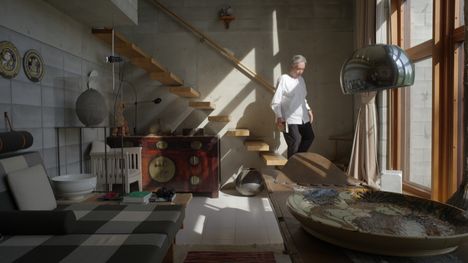 Japanilaisella Noritsugu Odalla on kokoelmissaan 1 450 pohjoismaista tuolia.