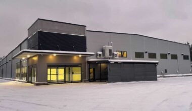 Salaperäinen akkutehdas aloittaa tuotannon Imatralla – tiloja valvotaan, ympärille rakennetaan aita | Etelä-Karjala