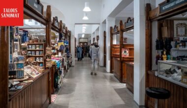 Hakaniemen hallissa toiminut herkkukauppa Roiniset lopettaa