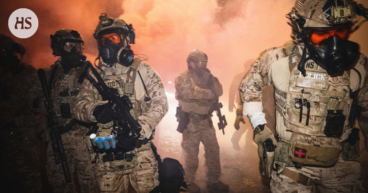 Kaksi lasta joutui sairaalaan agenttien käytettyä kyynelkaasua mielenosoittajiin