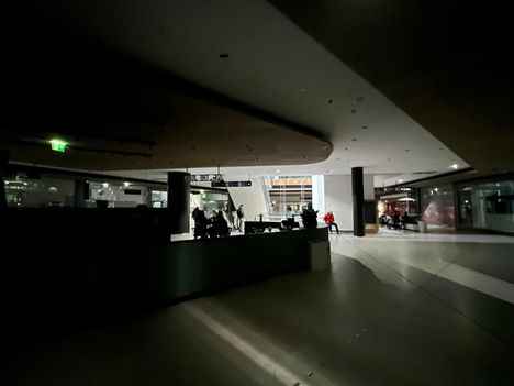Sähkökatko pimensi kauppakeskus Ainoan.