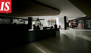 Kauppakeskus Ainoa Tapiolassa pimeänä - Ilta-Sanomat